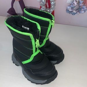 Toddler snow boots! Size 7